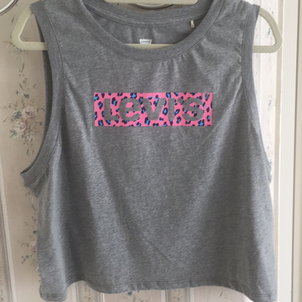 Levi’s gray and pink graphic tee